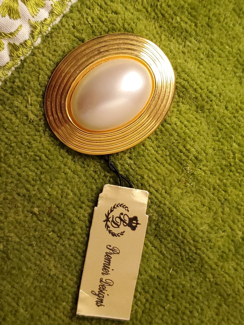 Premier Designs Gold and Cream Oval Pearl Brooch